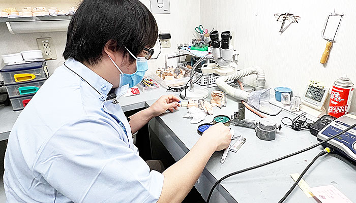 専属の歯科技工士による被せ物・詰め物・入れ歯作成